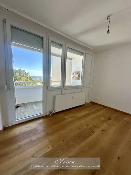 DIREKT AM KURPARK BAD VÖSLAU - SONNIGES FAMILIENEIGENTUM MIT LOGGIA IN TOPZUSTAND