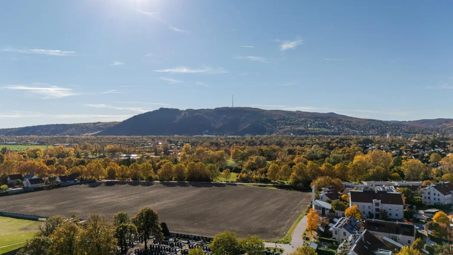 "Lage, Lage, La(n)genzersdorf! - Haus mit Pool auf Eigengrund"