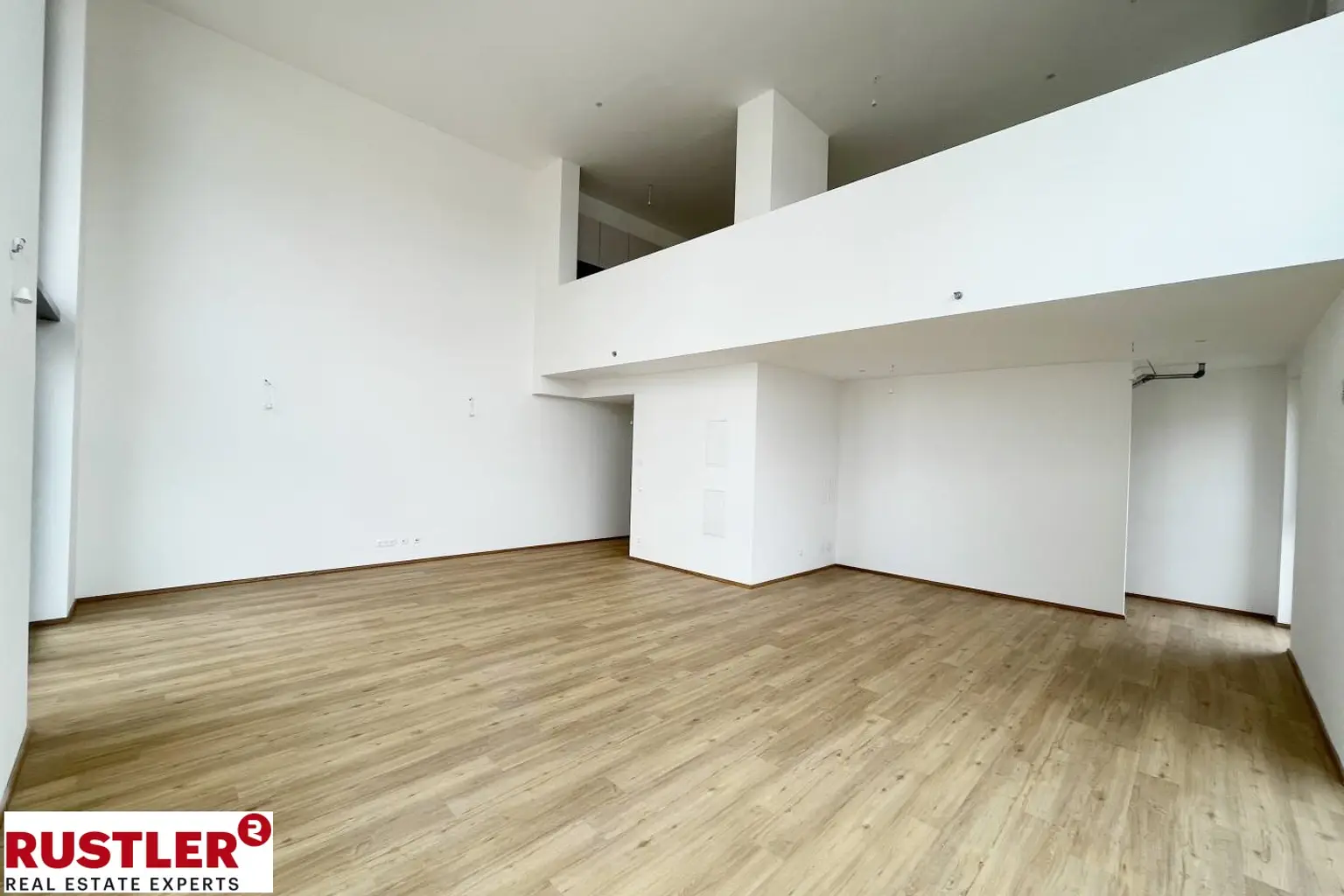 Der nächste Level für Ihr Business: Hochwertige Bürofläche mit Galerie und Aussicht