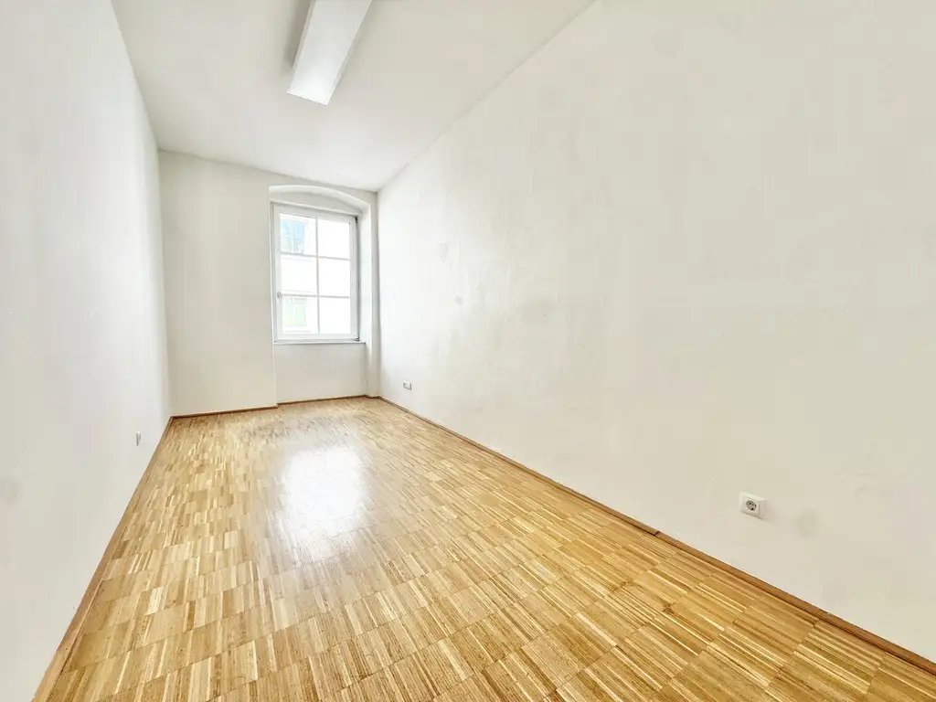 TOPLAGE NÄHE RATHHAUS | OPTIMAL AUFGETEILTE 4 ZIMMER MIT TERRASSE | TOP-BÜRO IN KORNEUBURG