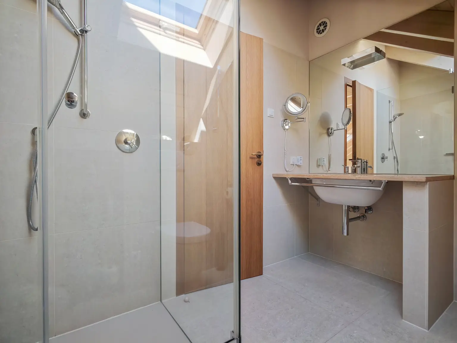 Architektur-Juwel am Neusiedler See: Wenn Großzügigkeit auf absolute Privatsphäre trifft!
