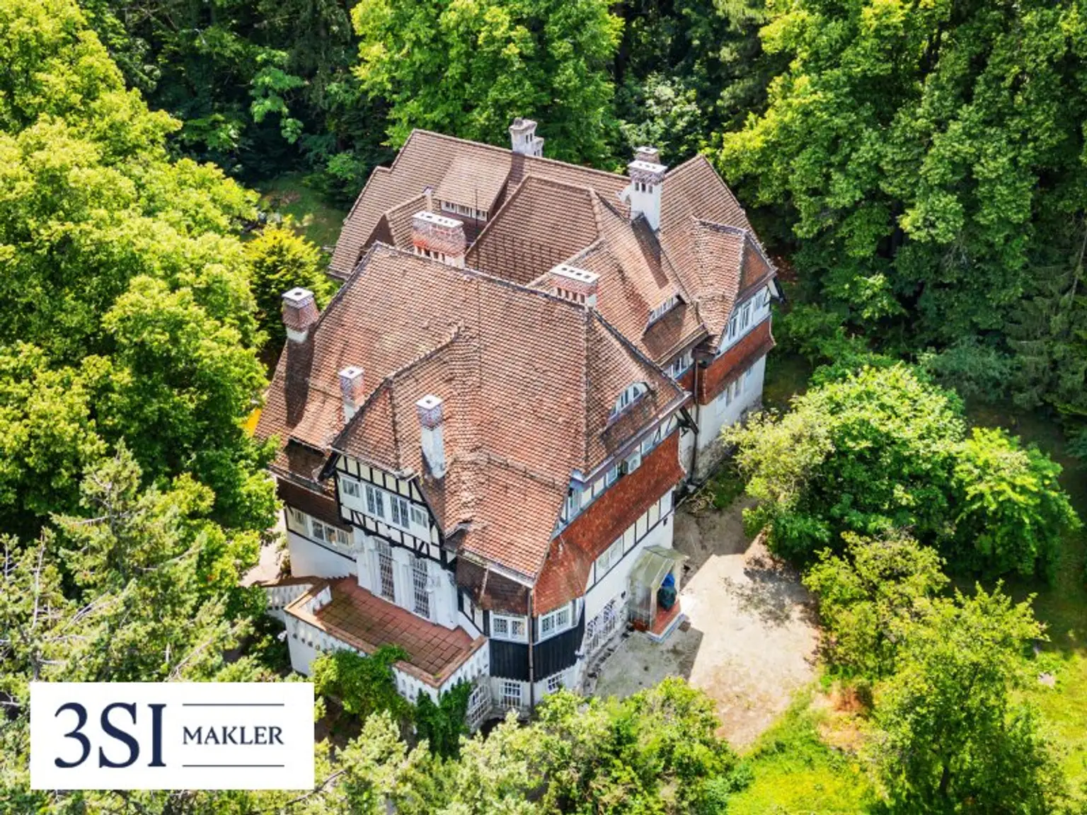 Exklusive Liegenschaft mit zwei Villen und großem Privatpark in Mödling