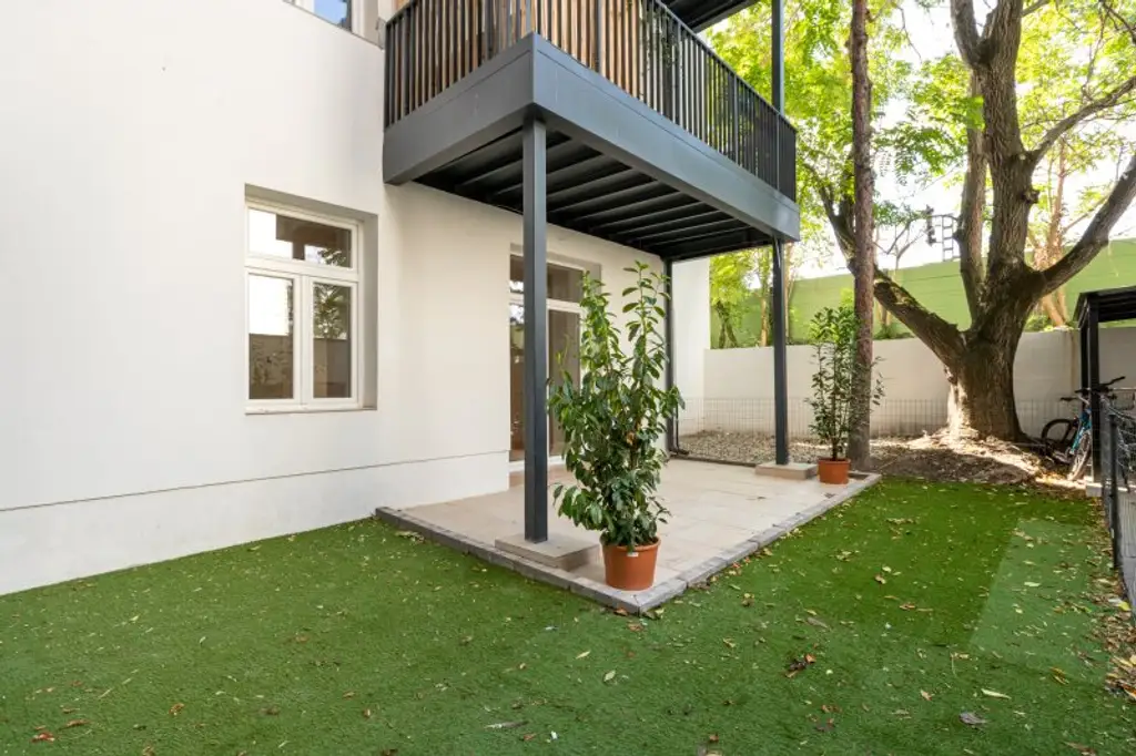 Traumhafte Gartenwohnung im Luxus-Altbau! Erstbezug mit 3-Zi. und 2 Terrassen!