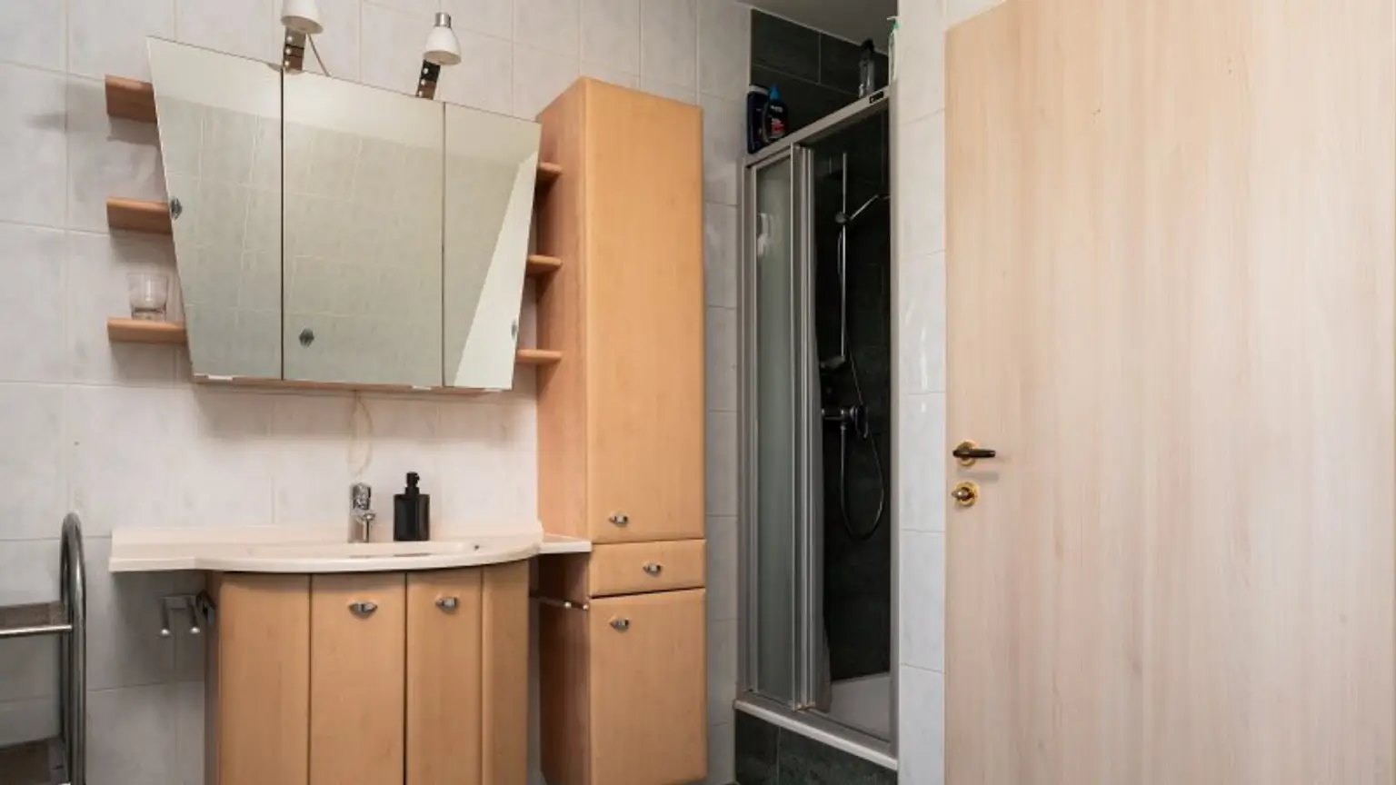 Kapitalanlage mit Potential – 2 Häuser auf Eckgrundstück mit rund 938 m² Grundstücksfläche!