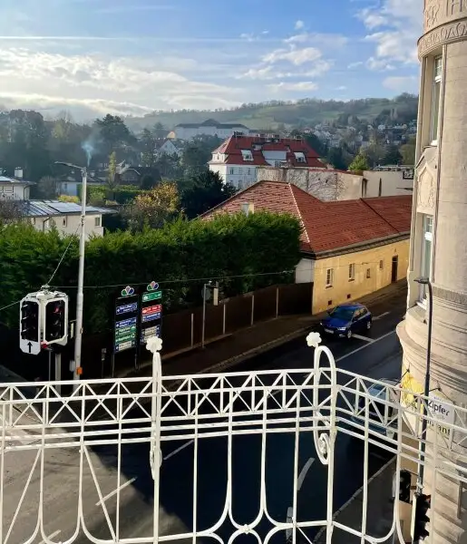 Repräsentatives Altbaubüro mit 2 Balkonen und Blick auf das Stift Klosterneuburg