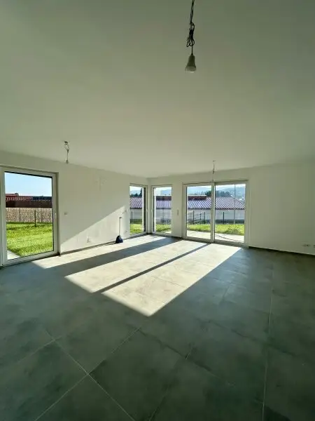 Neues Zuhause in Wilfersdorf bei Tulln : Erstbezug, 144,79m², 2 Stellplätze, Garten