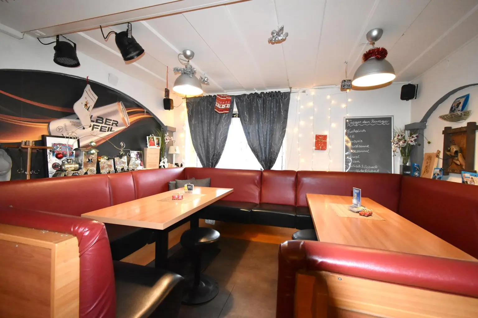 Vermieteter Gastronomiebetrieb mit separater Wohneinheit in zentraler Lage! Nähe BMW, SKF!!