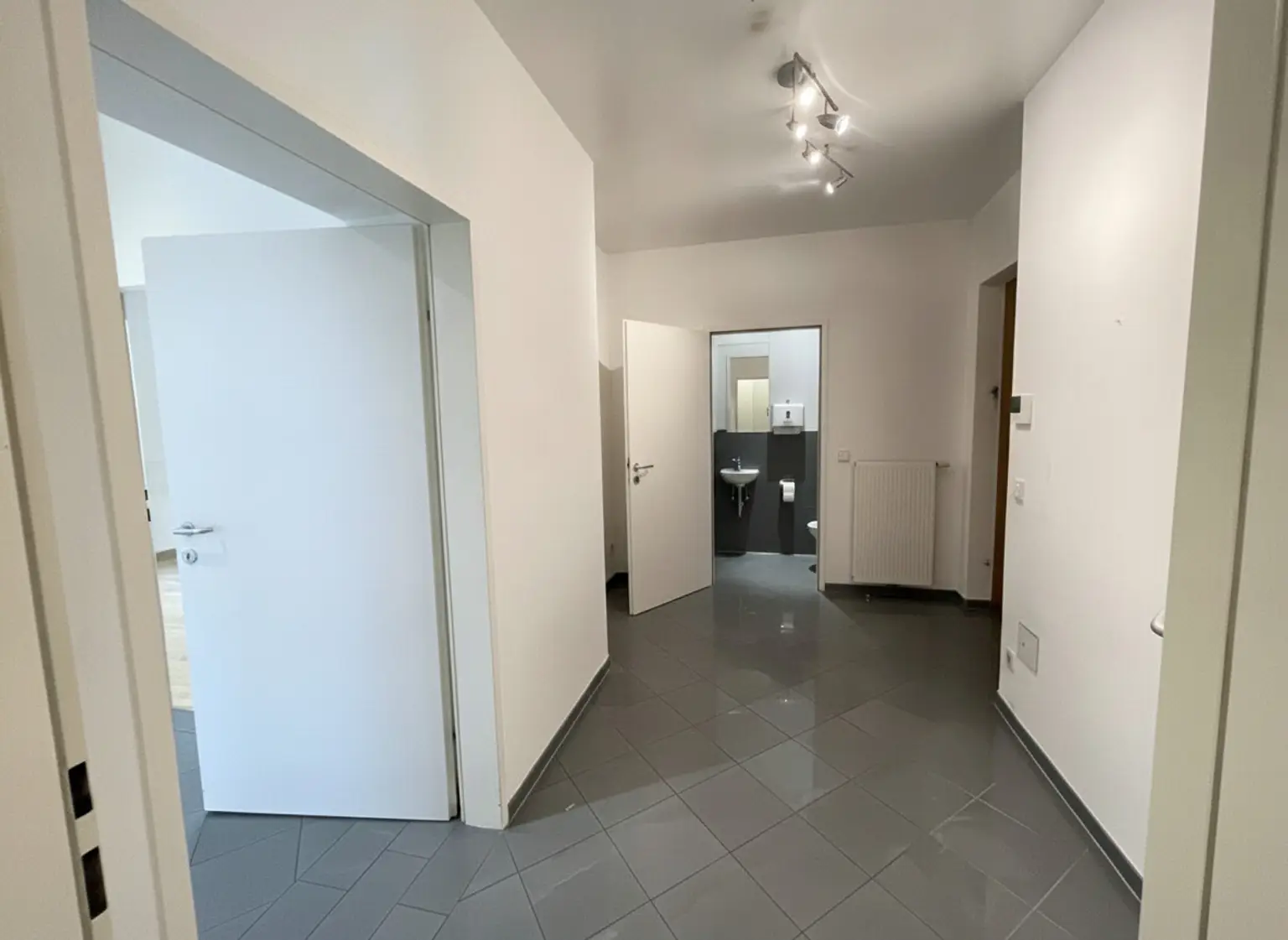 In Renovierung - UNBEFRISTET: Klimatisierte, helle Wohnung mit fantastischem Blick auf den Stephansdom / Under renovation – UNLIMITED RENT: Air-conditioned, bright flat with a fantastic view of St Stephen’s Cathedral