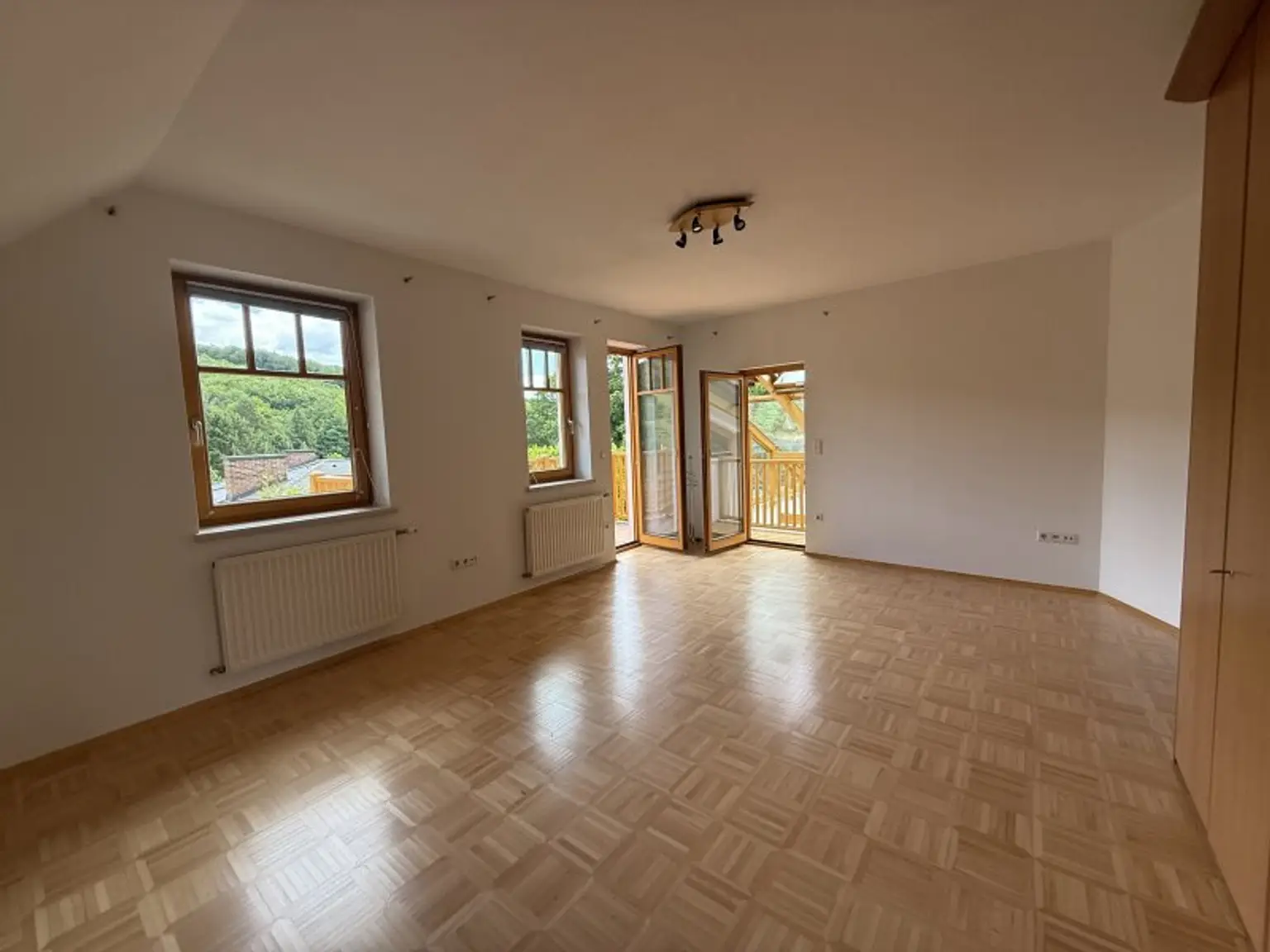 Möbliertes Einfamilienhaus mit Garten, Pool und Sauna
