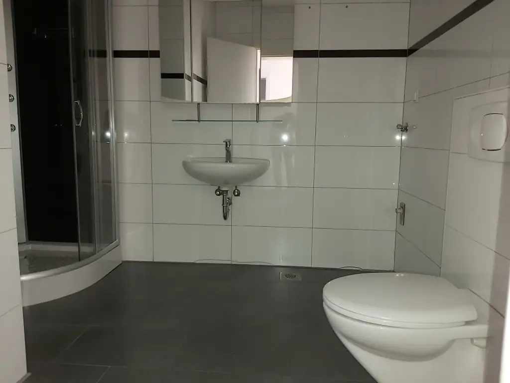 2 Zinshäuser mit 10 Wohnungen und 5 Garagen in Kapfenberg zu verkaufen !