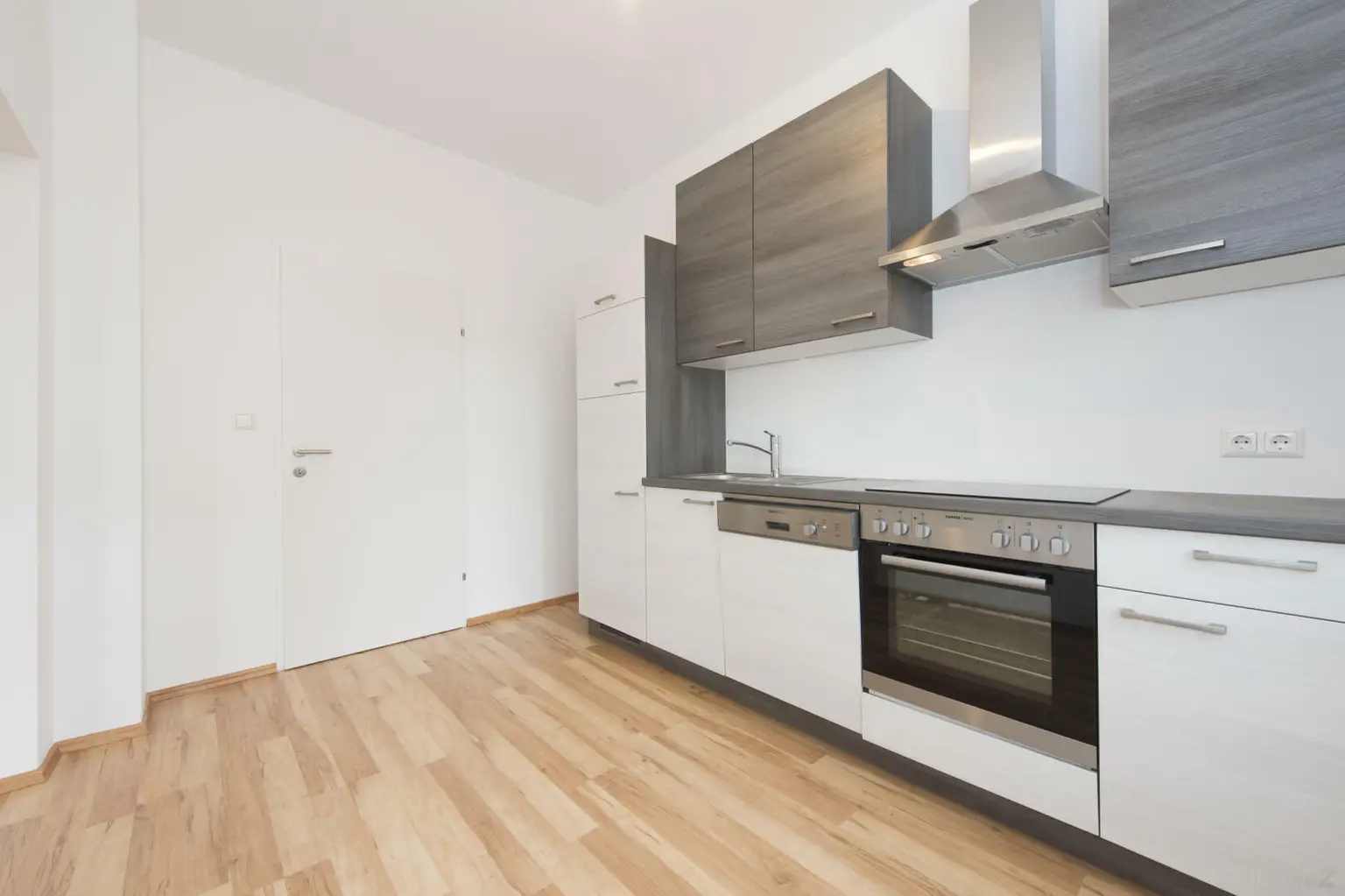 Sehr helle und moderne 2-Zimmer Wohnung mit Balkon - ab sofort verfügbar!