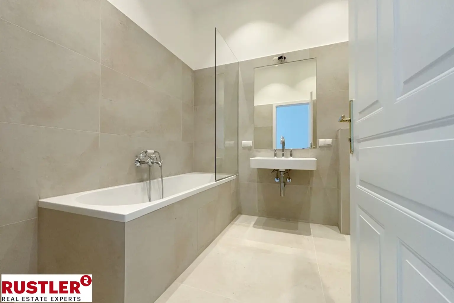 Stadtleben und Ruhe vereint: 2-Zimmer-Wohnung mit privater Innenhofterrasse