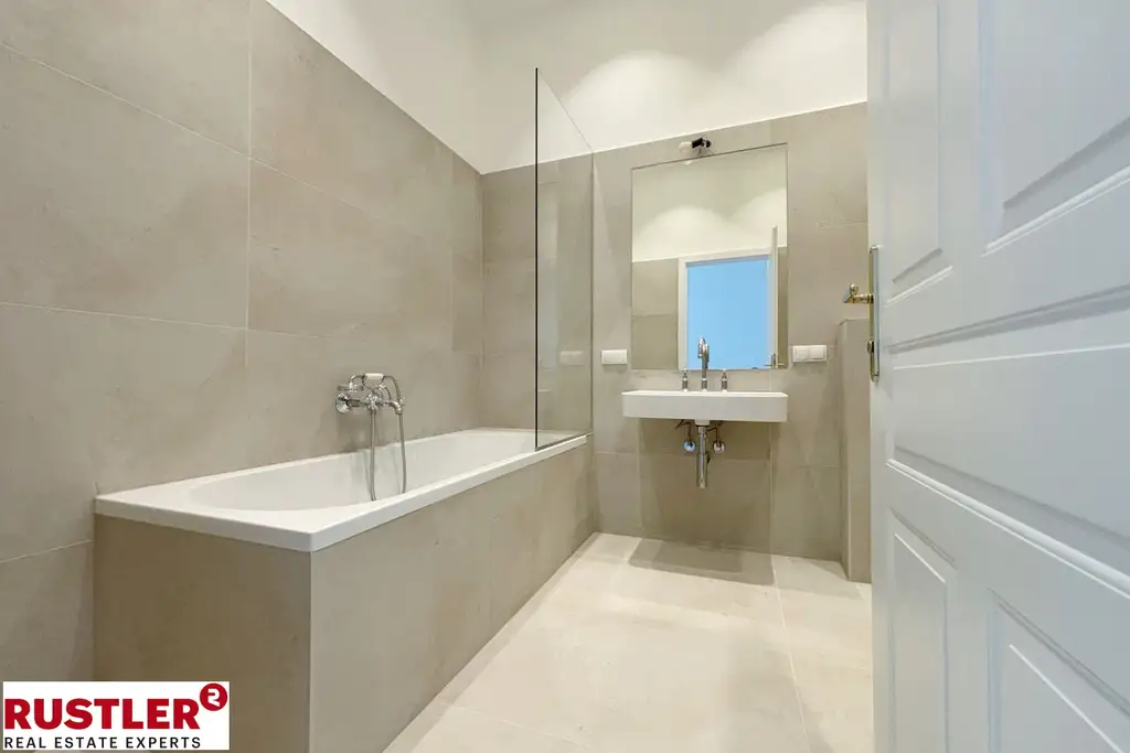 Stadtleben und Ruhe vereint: 2-Zimmer-Wohnung mit privater Innenhofterrasse