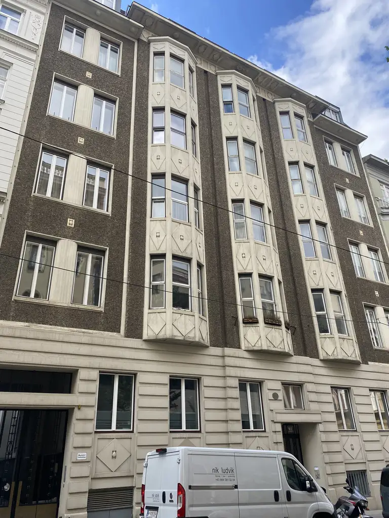 Stilvolle Altbauwohnung ca.106m² mit Balkon in Toplage 1070 Wien!