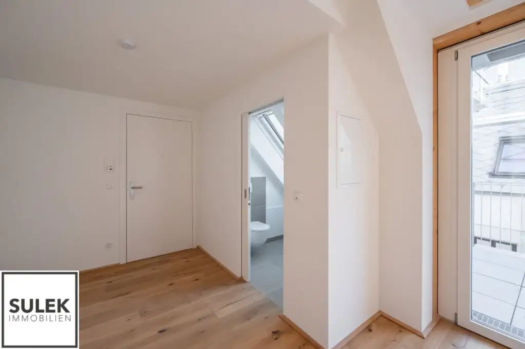 Erstbezug mit weitläufigem & lichtdurchfluteten Wohnbereich, sowie 2 hofseitigen Freiflächen