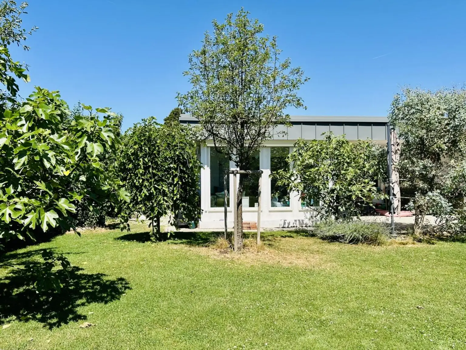 Stilvoller Bungalow mit Gartenidylle mit großem Wohn-Esszimmer!