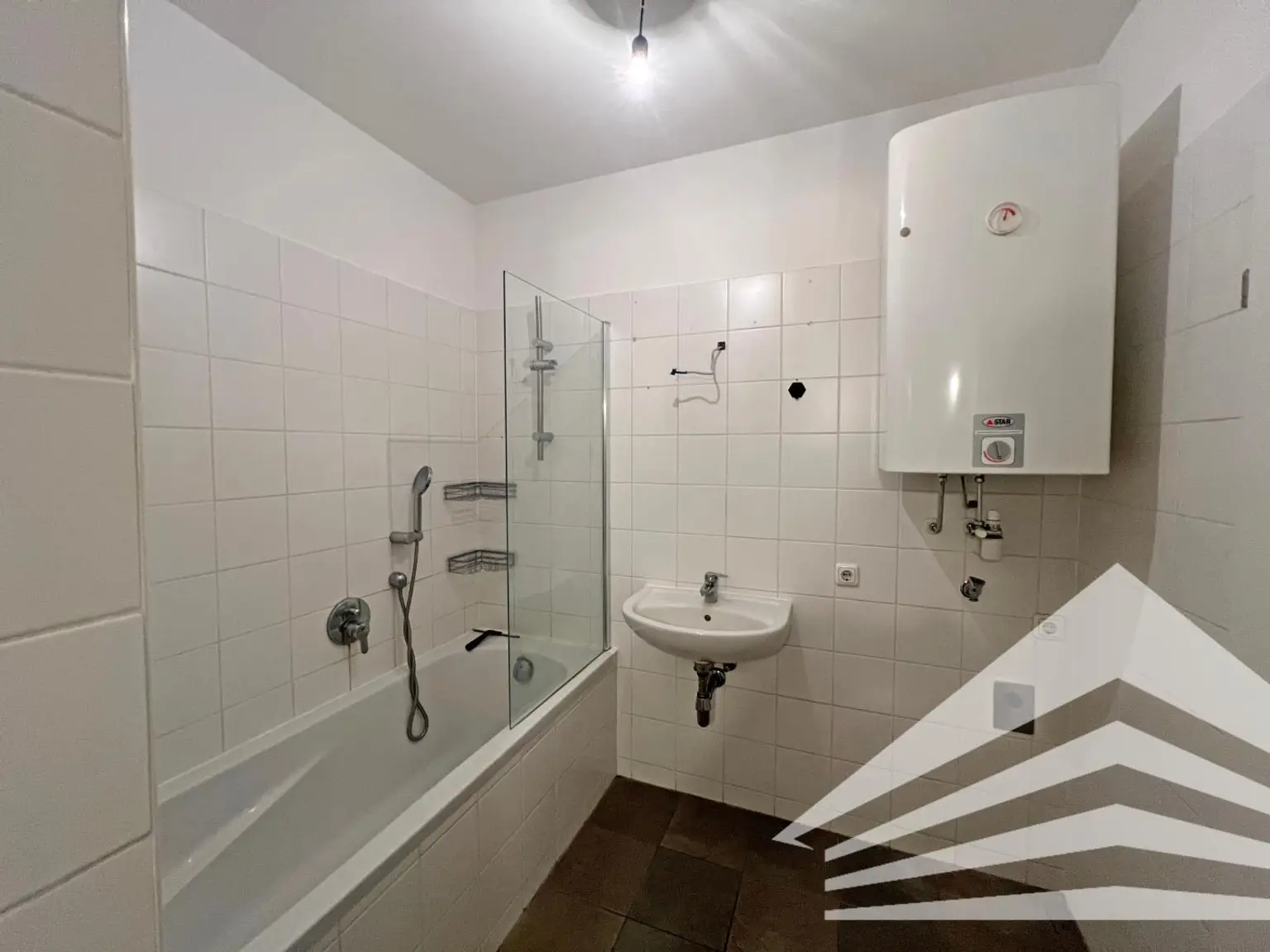 Badezimmer inkl. Wanne und WC