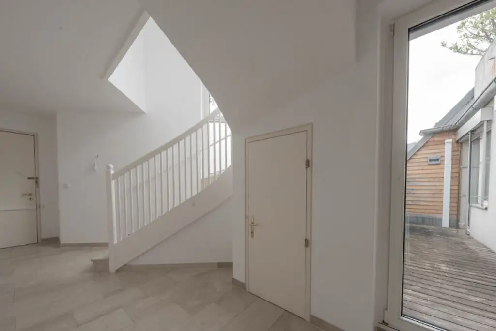 Großzügige Dachgeschoßwohnung in begehrten Wohnlage nahe dem Belvedere