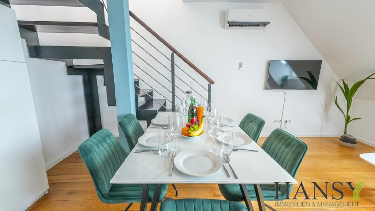 Voll möblierte Maisonette mit großer Terrasse & viel Platz – Dachgeschosswohnung in Toplage!