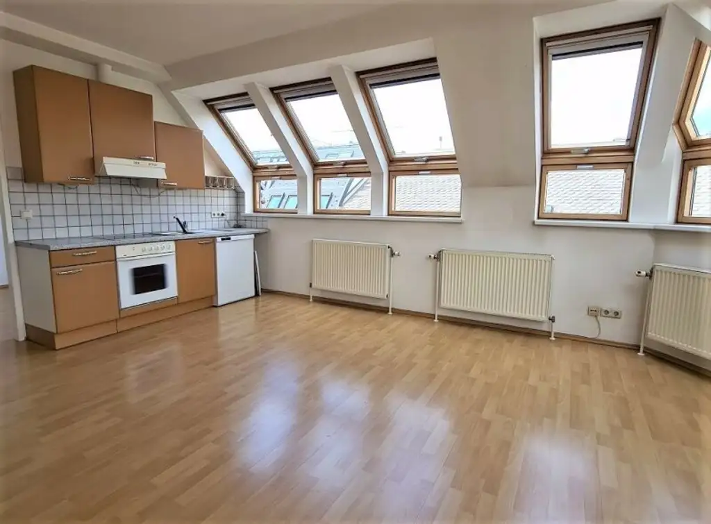 DACHGESCHOSS, AUGARTEN-NÄHE, 87 m² Maisonette mit 10 m2 Terrasse, Wohnküche, 2 Zimmer, Galerie, 2 Bäder, Rembrandtstraße