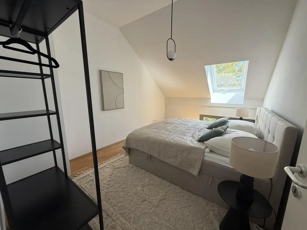 Exklusive Dachgeschoss-Wohnung in Top-Lage mit Terrasse und Schlossbergblick!  ++Videorundgang++