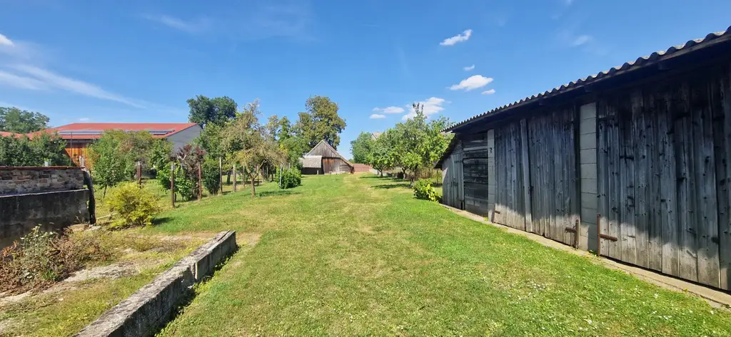 OPEN HOUSE! Charaktervolles altes Bauernhaus mit großzügigem Nebengebäude