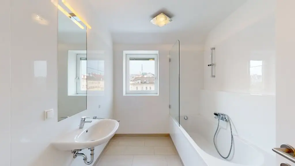 Klimatisierte Dachgeschoss Terrassenwohnung | 2 WCs | Top-Lage am Zimmermannplatz