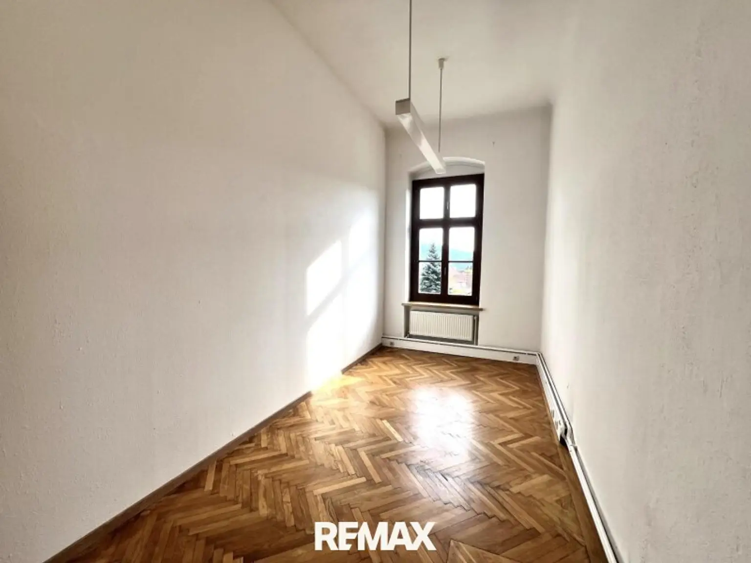 Charakteristisches Zinshaus im Ortszentrum