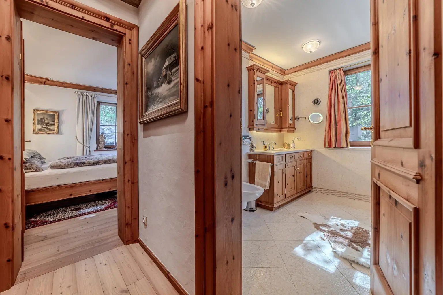 Schlafzimmer mit Bad en suite