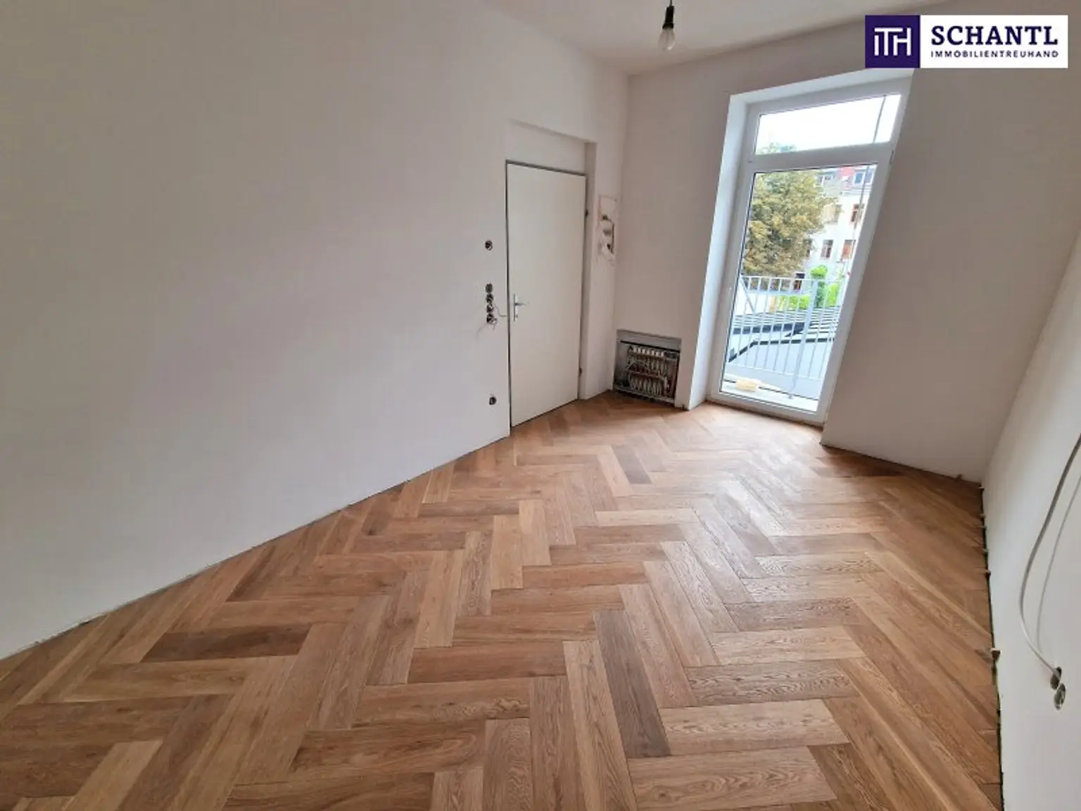 ***Ein Zuhause zum Verlieben – stilvoll saniertes Altbaujuwel mit 3 Zimmern, Klimaanlage, Terrasse & edlem Fischgrätparkett - überzeugen Sie sich selbst bei einer Besichtigung***