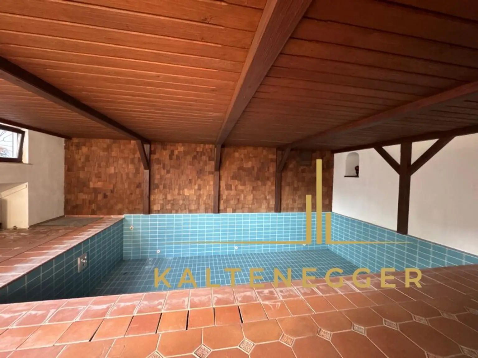 Sonnenbeschienenes Grundstück mit Blick auf die Hohe Wand - ein ländliches Mehrfamilienhaus und ein Einfamilienhaus