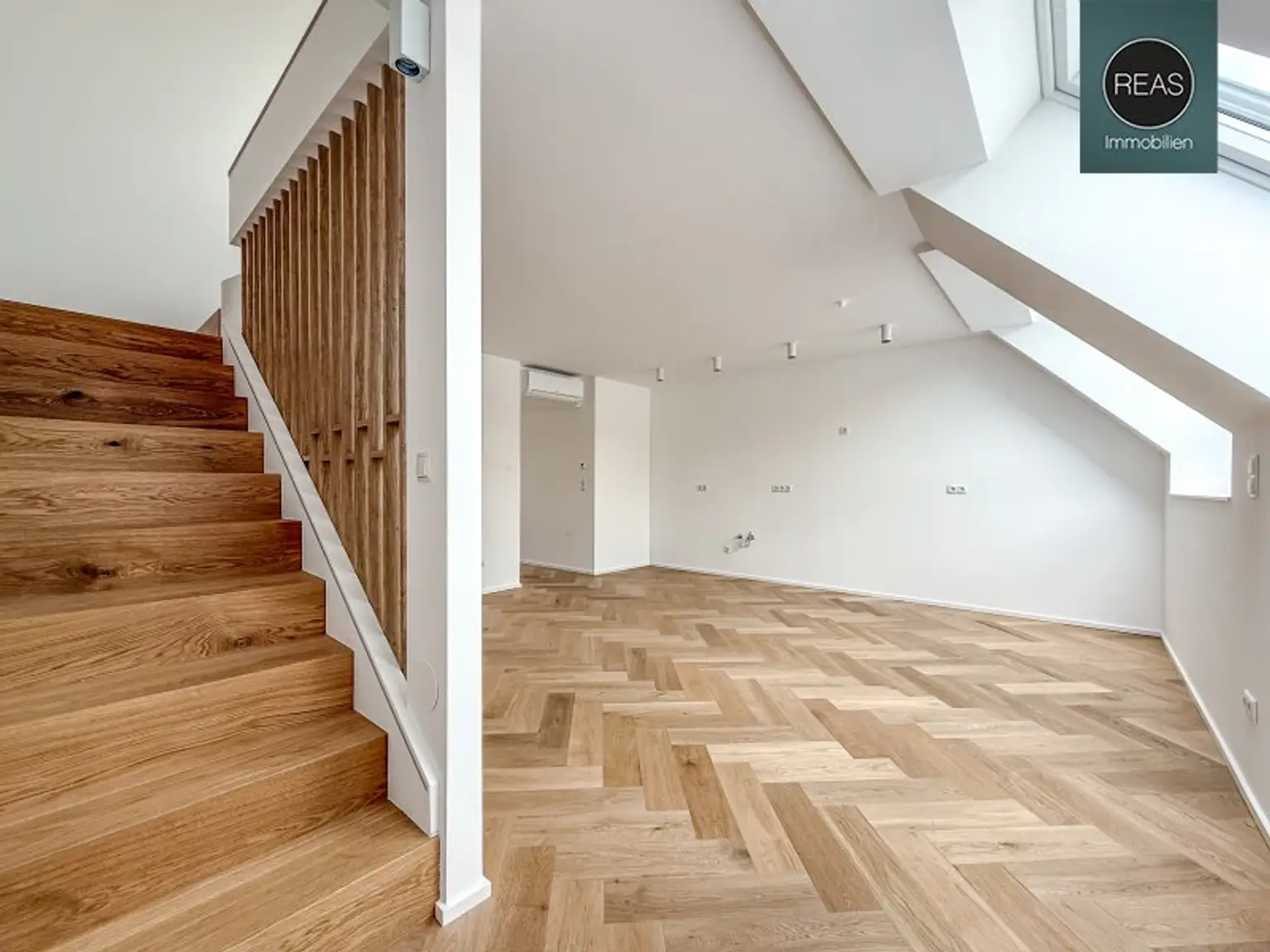Elevate 1090 – Erstbezug: Dachgeschoss - Maisonette Wohnung (klimatisiert) mit Balkon und Terrasse nahe U6 Alser Straße, AKH!