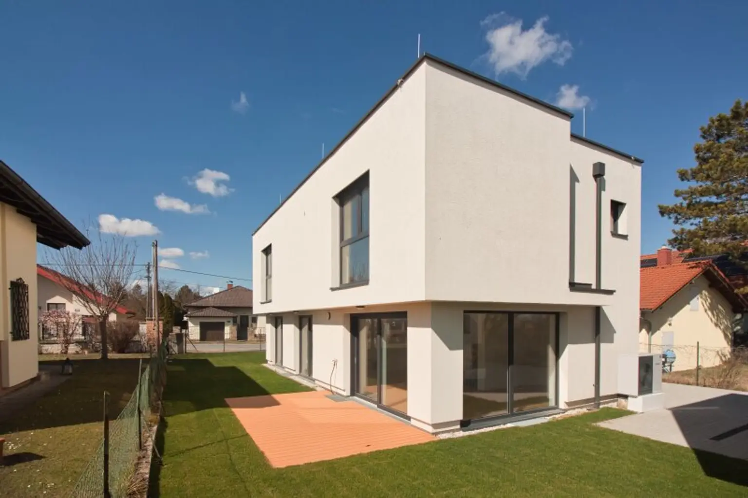 MODERNES EINFAMILIENHAUS | Ziegelmassivbauweise | viel Platz, lichtdurchflutet & optimale Raumaufteilung | inkl. Stellplatz