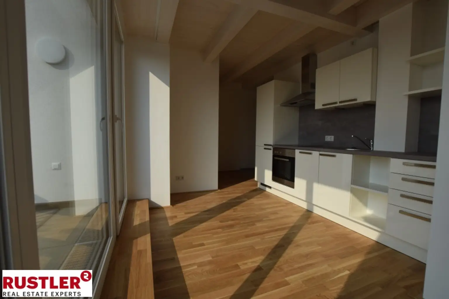 OPEN HOUSE - Hofseitige Dachgeschosswohnung mit Terrasse