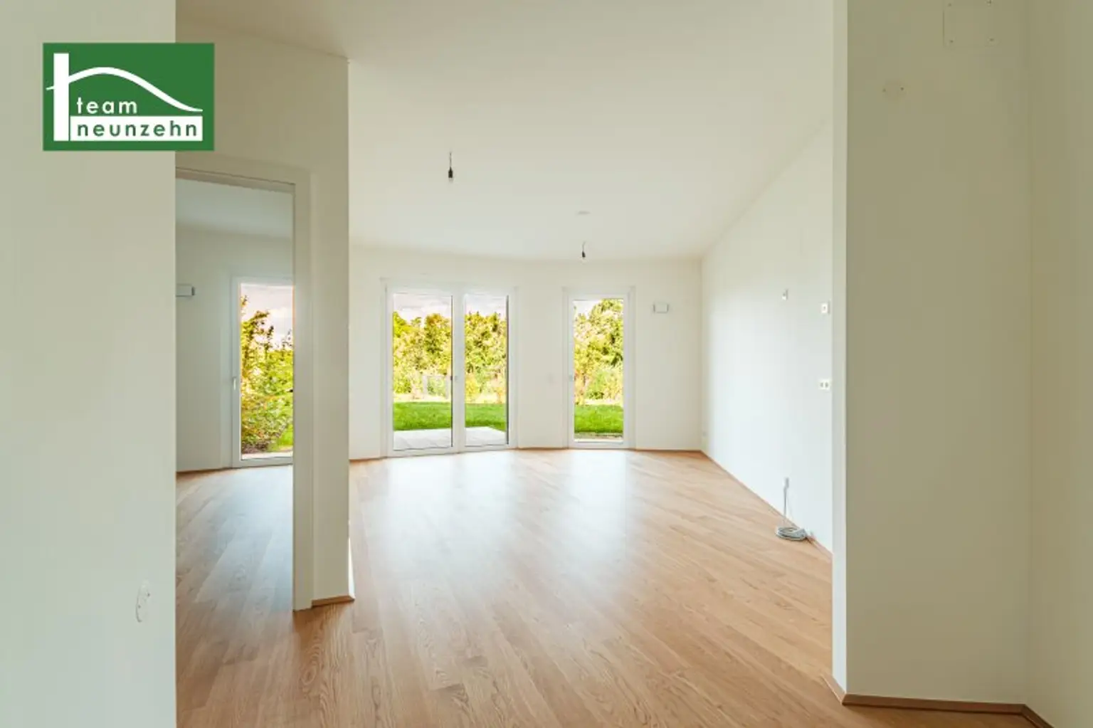 Alles was man sich wünscht – kostengünstige Heizung/“Kühlung“ über Erdwärme, PV-Anlage, weitläufige Grünflächen
