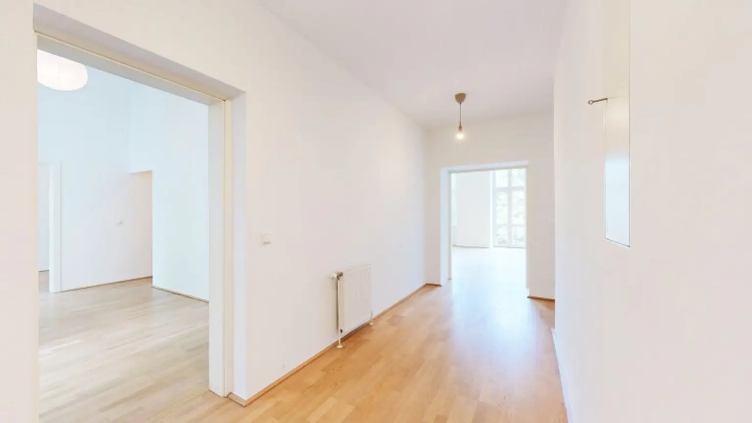Große und klassisch schöne Altbau-Wohnung | 5 Zimmer | 2 Bäder | Lift | am Liechtensteinpark