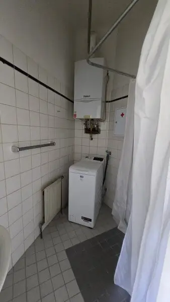 2-Zimmer-Wohnung in brauchbarem Zustand (Sanierungsbedarf!) - Balkon+Hofausrichtung - 3.Stock OHNE Lift