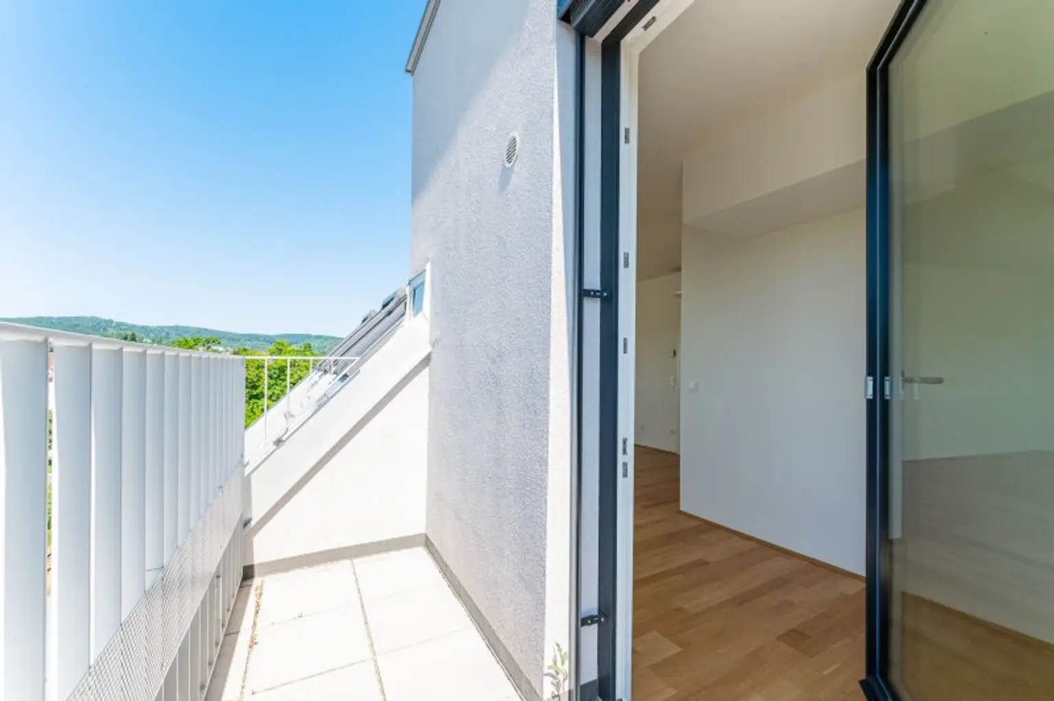 Erstbezug ab Oktober! Grandiose 4-Zimmer-Terrassenwohnung inkl. Parkplatz in Hietzing zu vermieten!