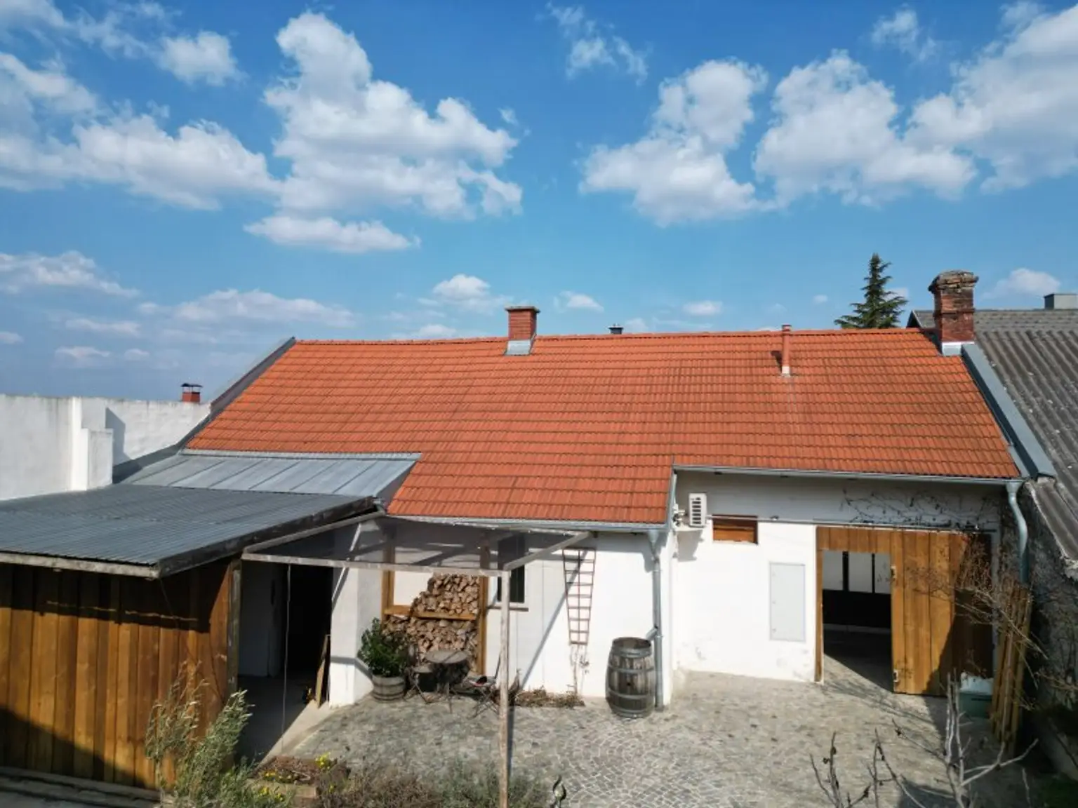 +Einzigartiges Einfamilienhaus mit Nebengebäude in Enzesfeld-Lindabrunn+