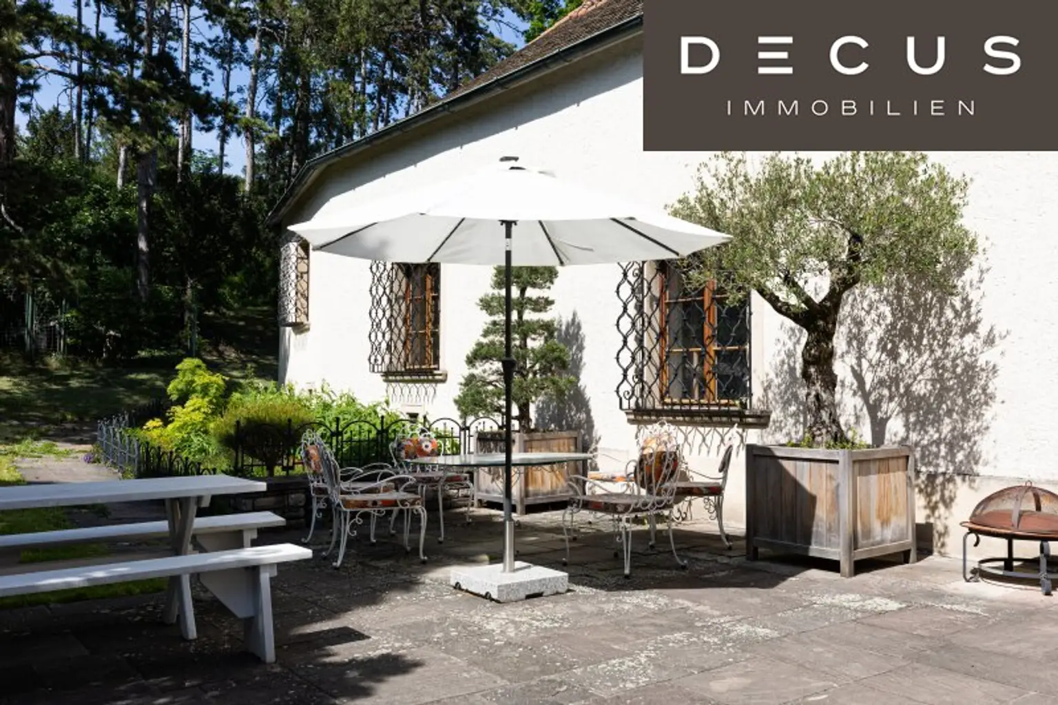 | VIERKANTHOF | HERRENHAUS  |  BURGÄHNLICHES HISTORISCHES WOHNOBJEKT MIT GARTEN IN ZENTRUMSLAGE  |