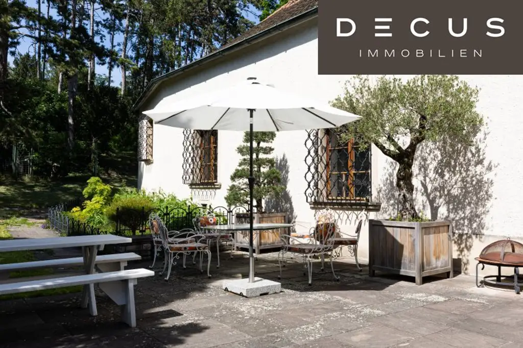 | VIERKANTHOF | HERRENHAUS  |  BURGÄHNLICHES HISTORISCHES WOHNOBJEKT MIT GARTEN IN ZENTRUMSLAGE  |