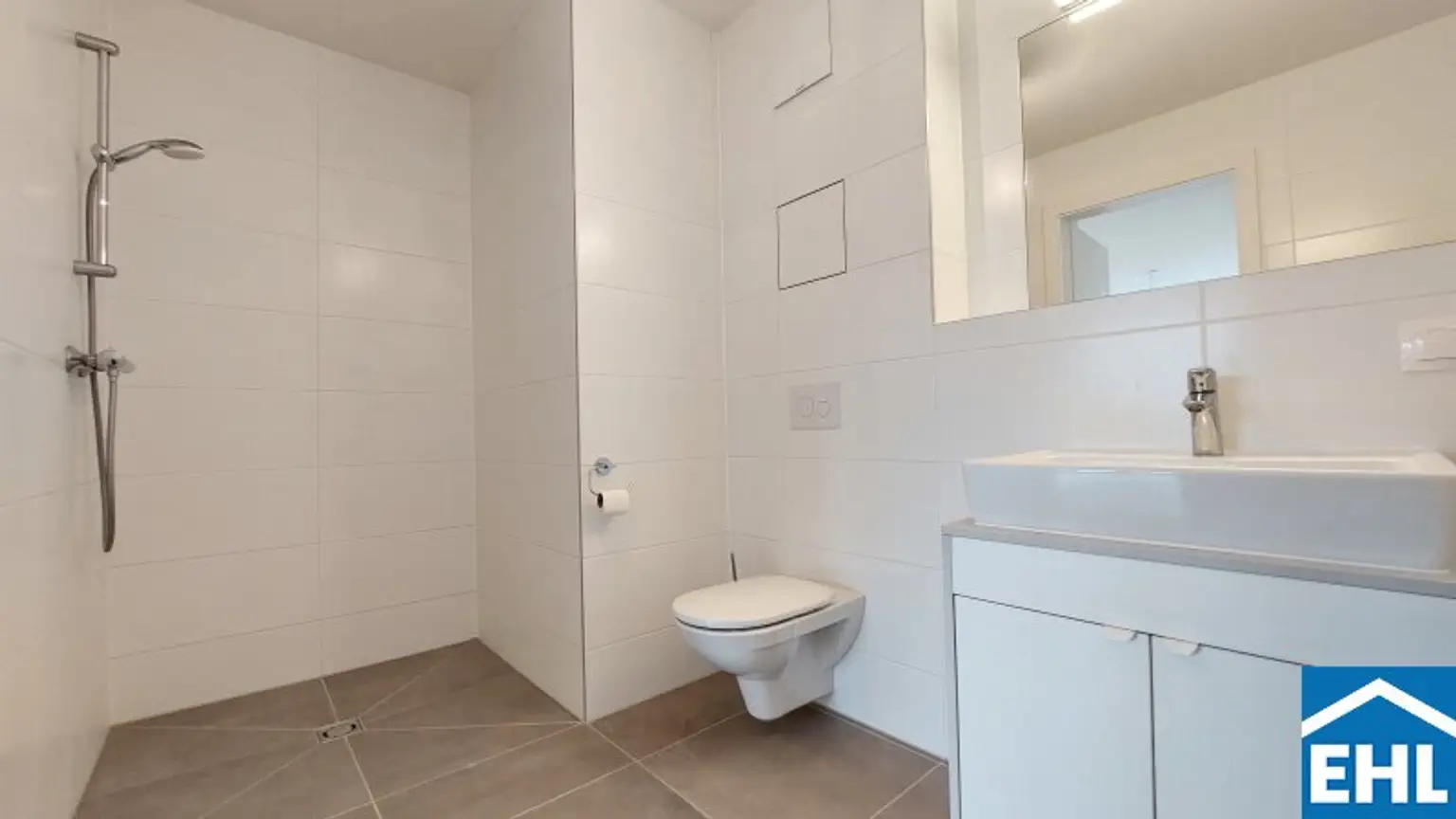 LEOPOLD XXI – Lichtdurchflutete 3-Zimmer-Dachgeschosswohnung mit 2 Balkonen!