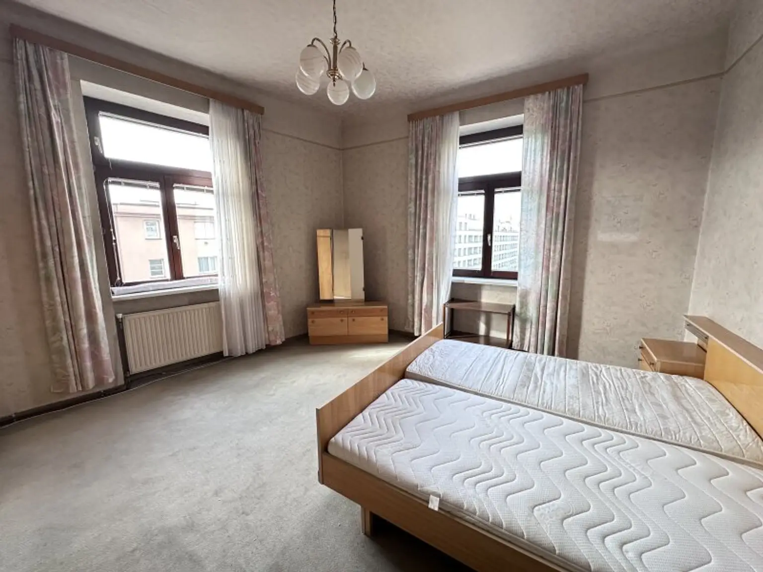 HELLE 3 ZIMMER MIT PARKBLICK - 3. STOCK