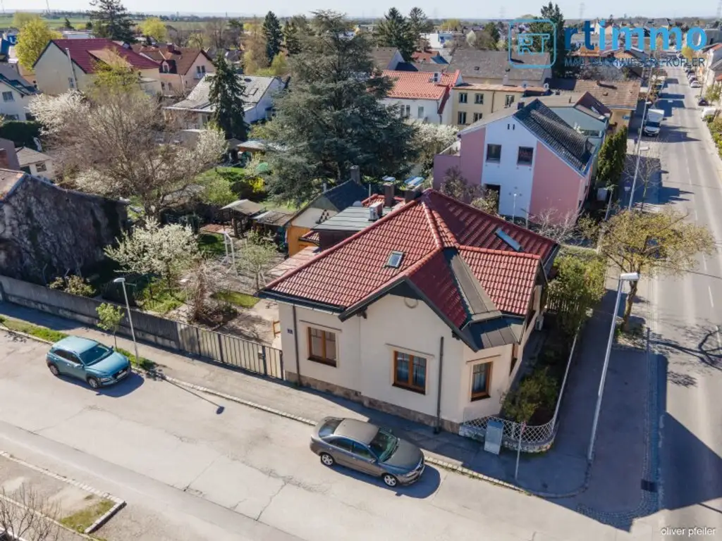 IHR FAMILIENDOMIZIL: KLIMATISIERTE GERÄUMIGE STADTVILLA MIT SCHÖNEM GARTEN, NEBENGEBÄUDEN UND SPIELPLATZ