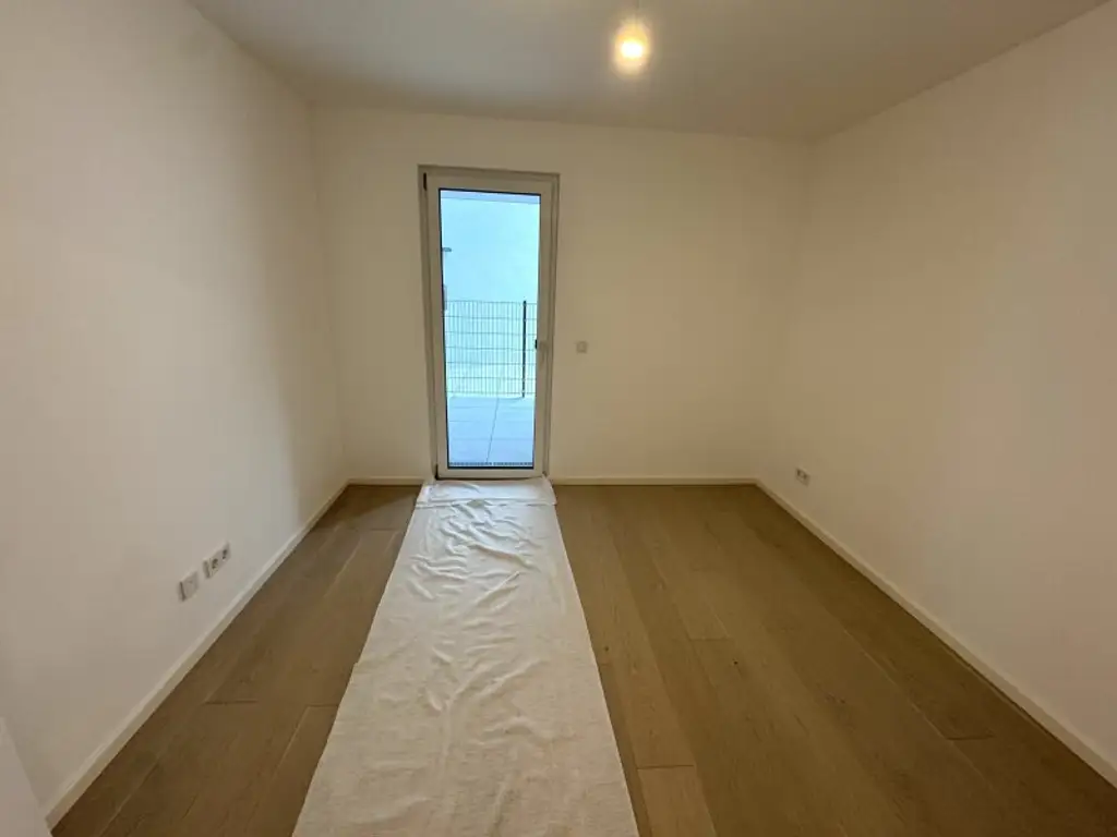 EIGENGRUND NÄHE ALTE DONAU – FREIFLÄCHEN - LUFTWÄRMEPUMPE – KELLER – GARAGE – U-BAHN!