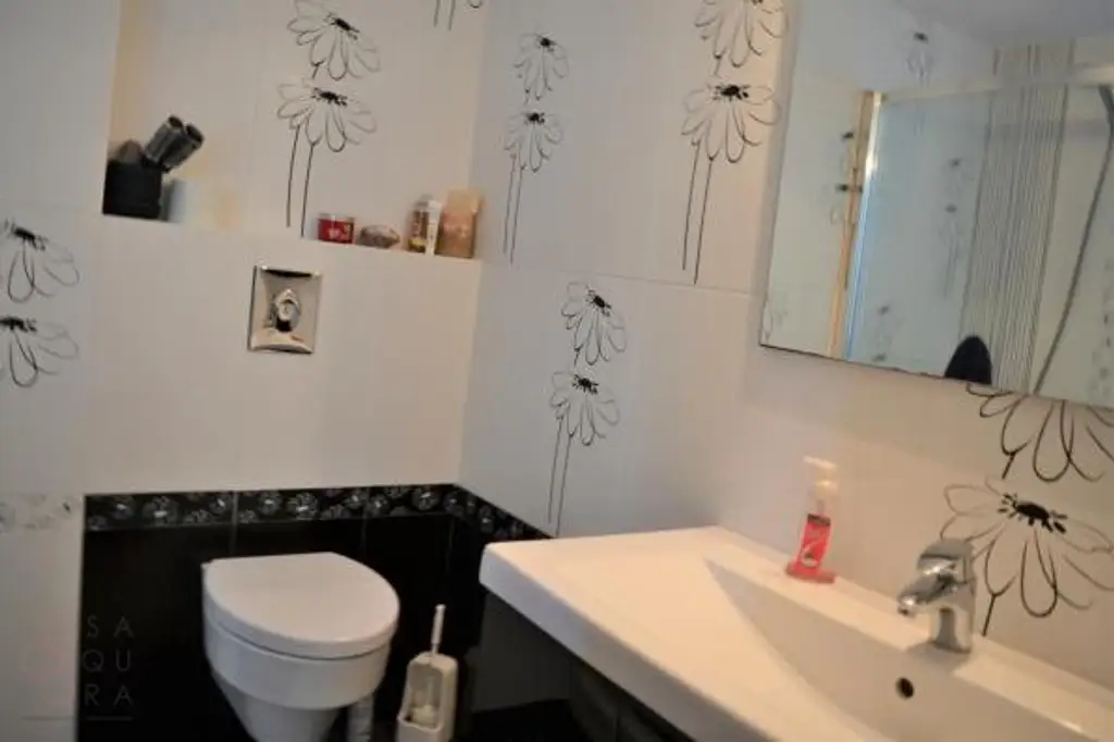 Moderne Villa mit Pool – Privates Refugium in exklusiver Wohngegend