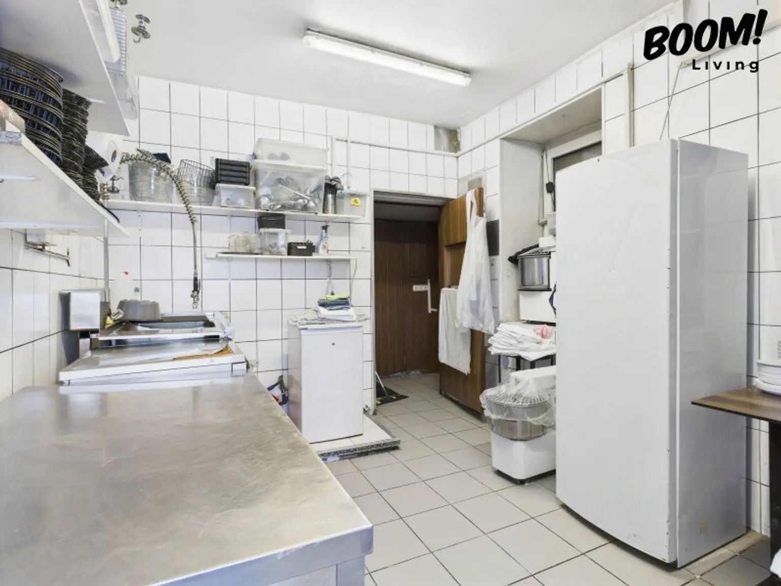 Attraktives Geschäftslokal in 1110 Wien: 1337m², Garten & Kleinhaus für 4.100€/Monat!