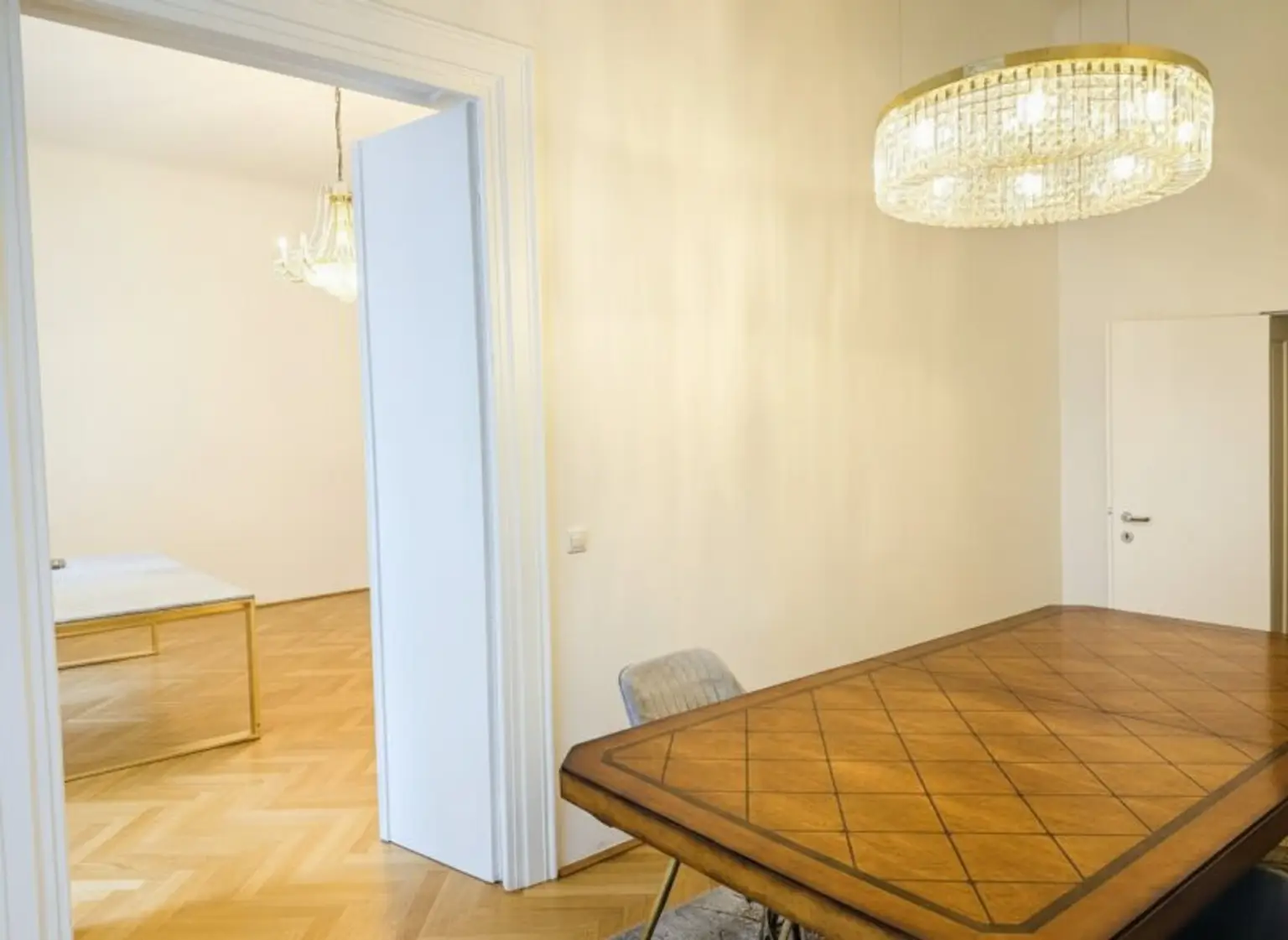 +PROVISIONSFREI+ Prestigeobjekt in 1A-Lage – Altbaubüro beim Hohen Markt ab sofort zu mieten!
