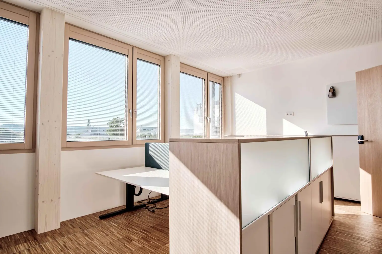 HI TECH BETRIEBSGEBÄUDE