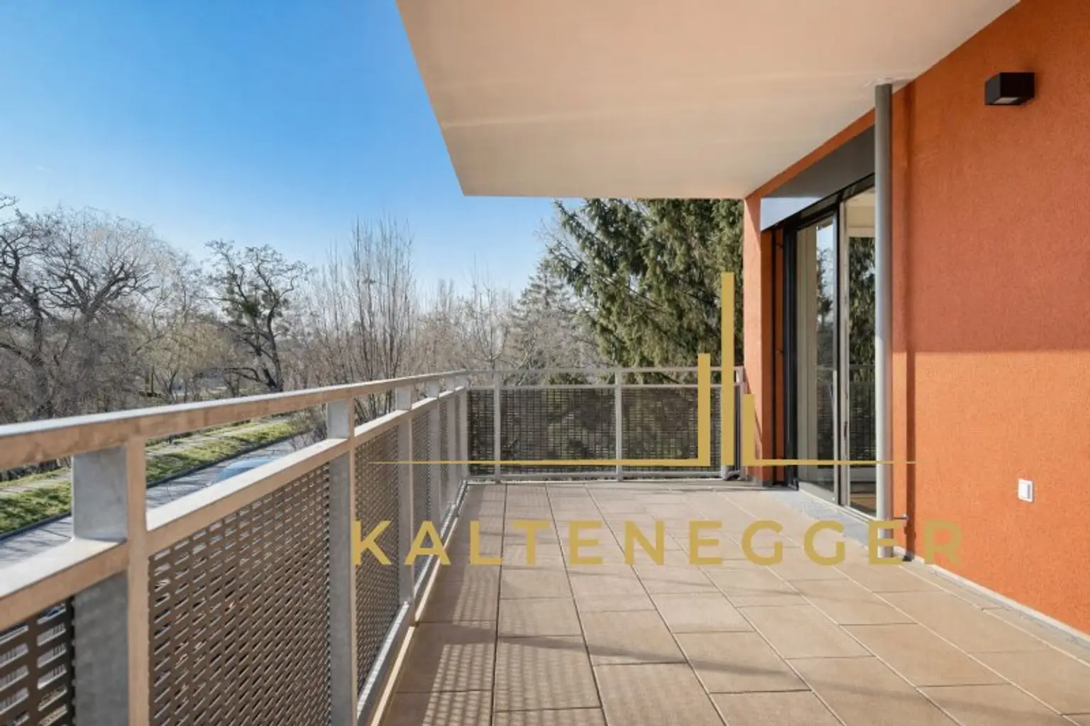 Balkon 17,51 m² mit Blick auf Liesingbach